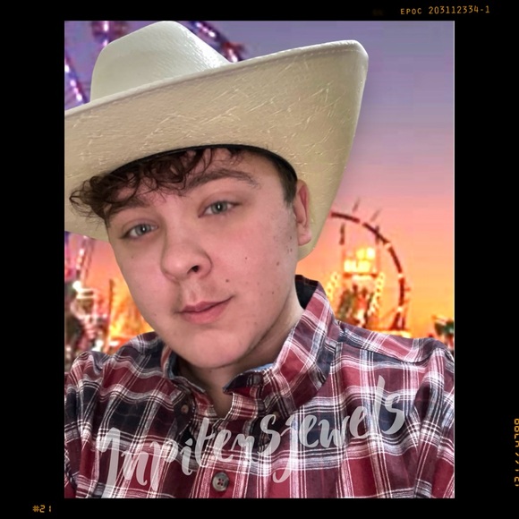 Meet your Posher, Alex - Picture 3 of 3